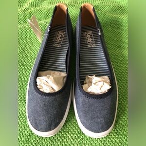 NWT Keds Womens size 6.5 Canvas navy shoes